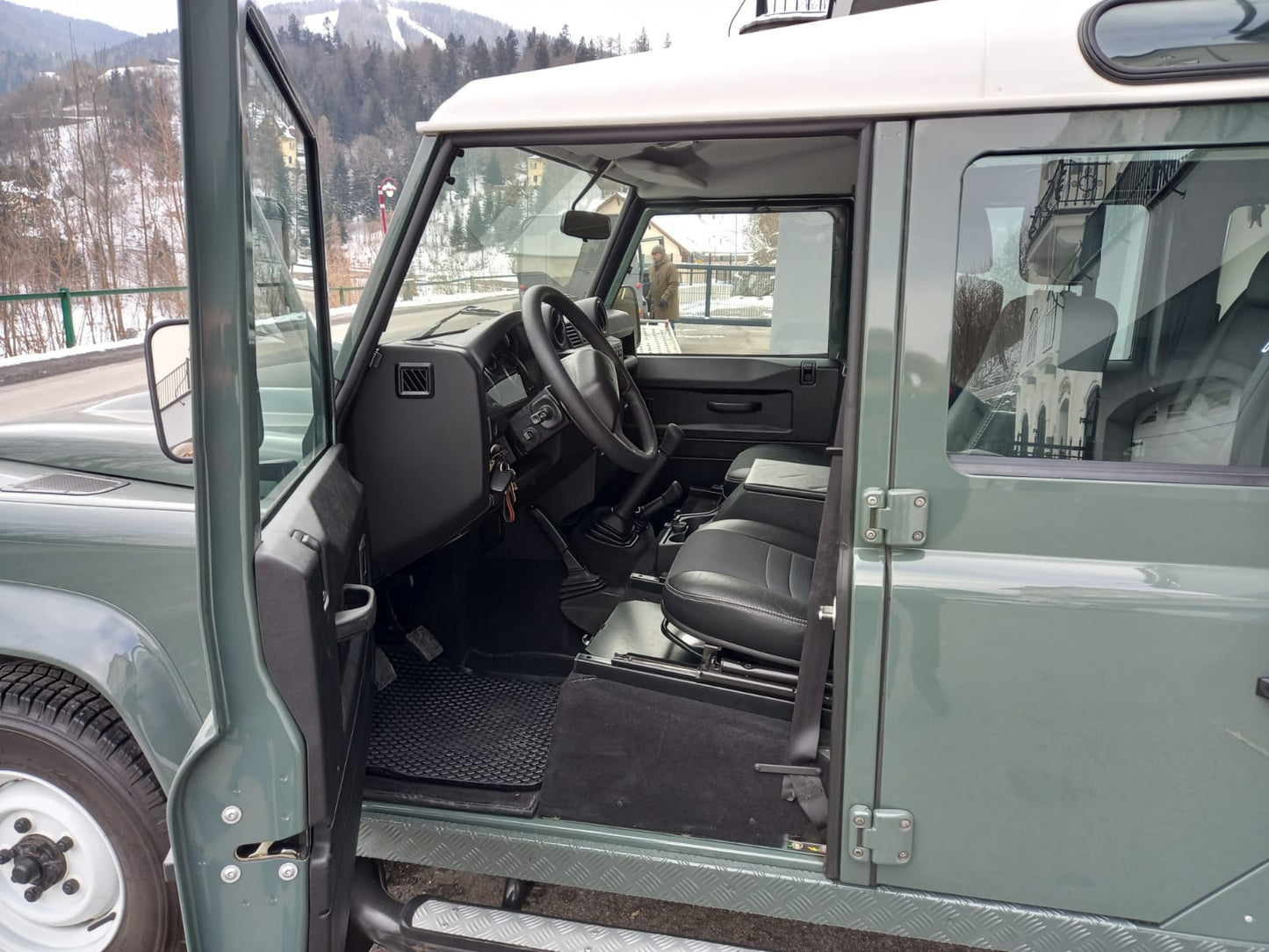 Zeitloses Fahren - LAND ROVER DEFENDER 110Td SW