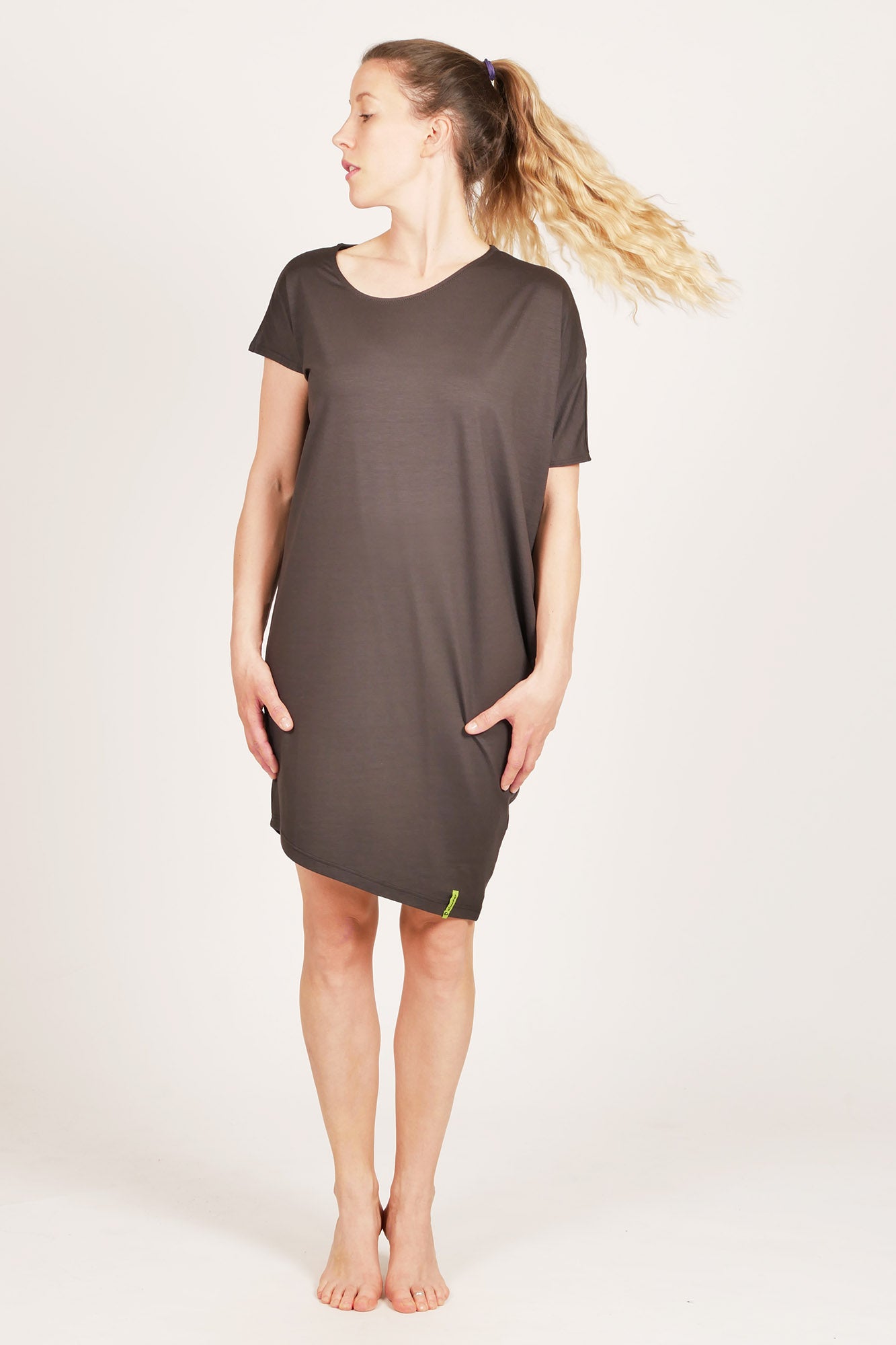 DesignAINWR Damen Kleid BELLA I von Ainwear aus Graz
