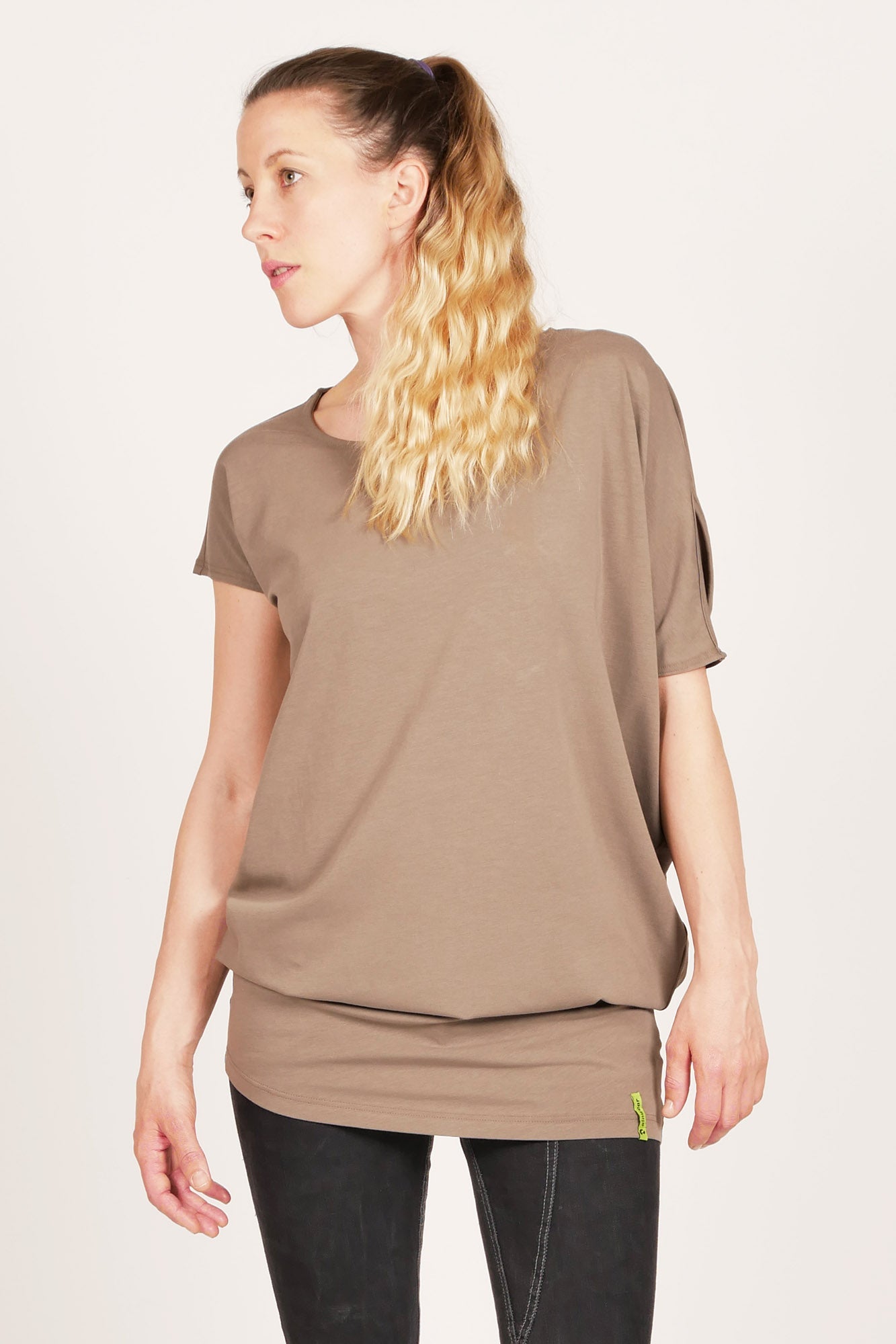DesignAINWR Damen Kleid BELLA II von Ainwear aus Graz