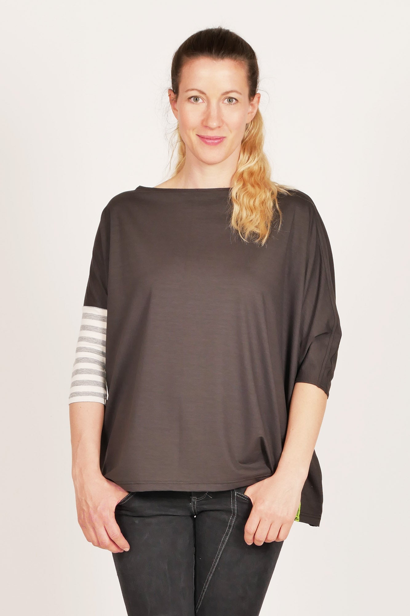 DesignAINWR Shirt UUBA von Ainwear aus Graz