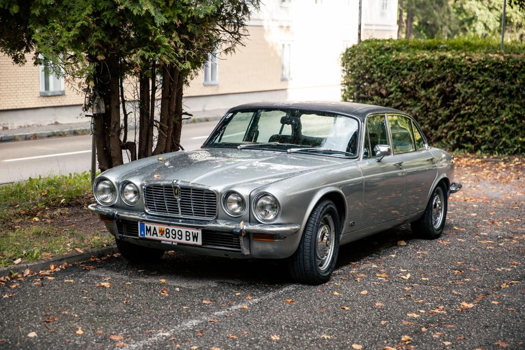 Zeitloses Fahren - JAGUAR XJ12 5.3 von 1977